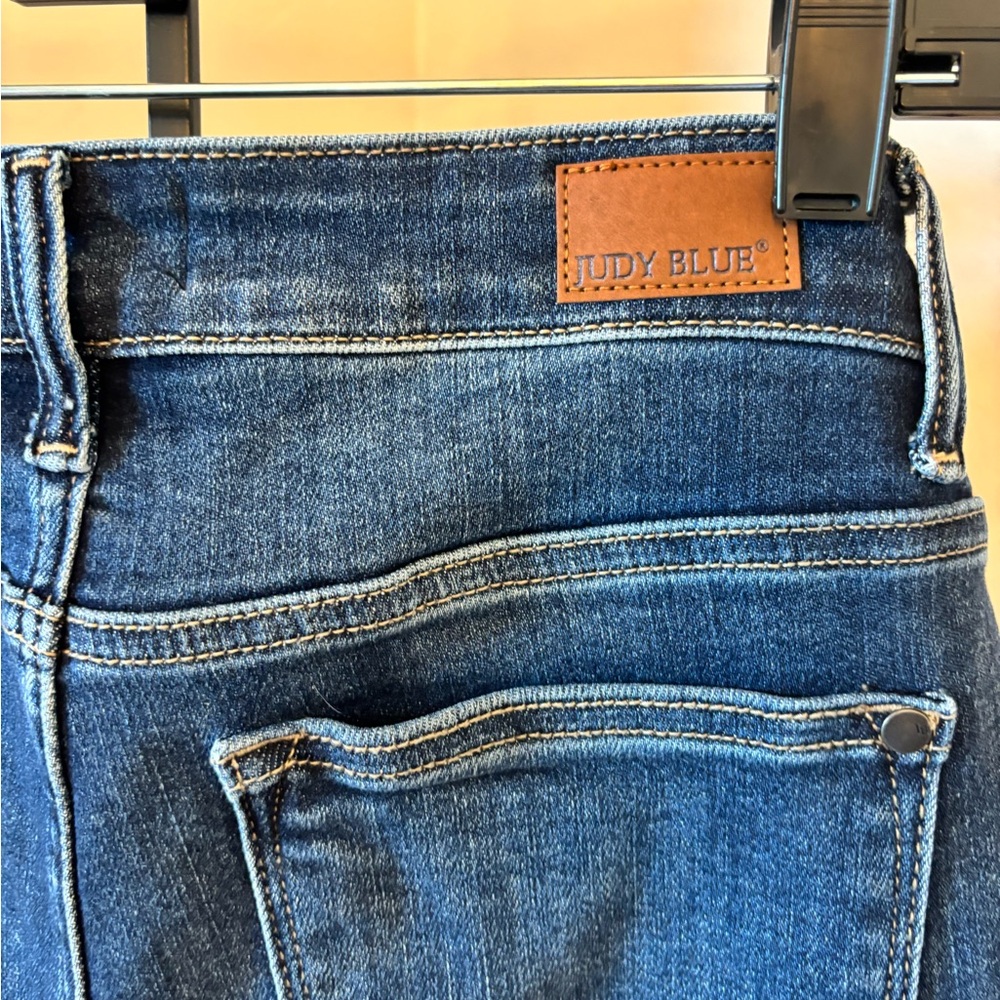 Judy blue cropped slim size 5/27 nondistressed dark wash jeans